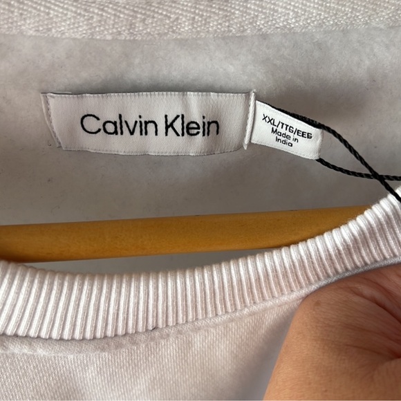 NWT CALVIN KLEIN CREWNECK - Picture 3 of 3